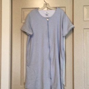 Pale blue robe, size L, with pockets and full zipper
